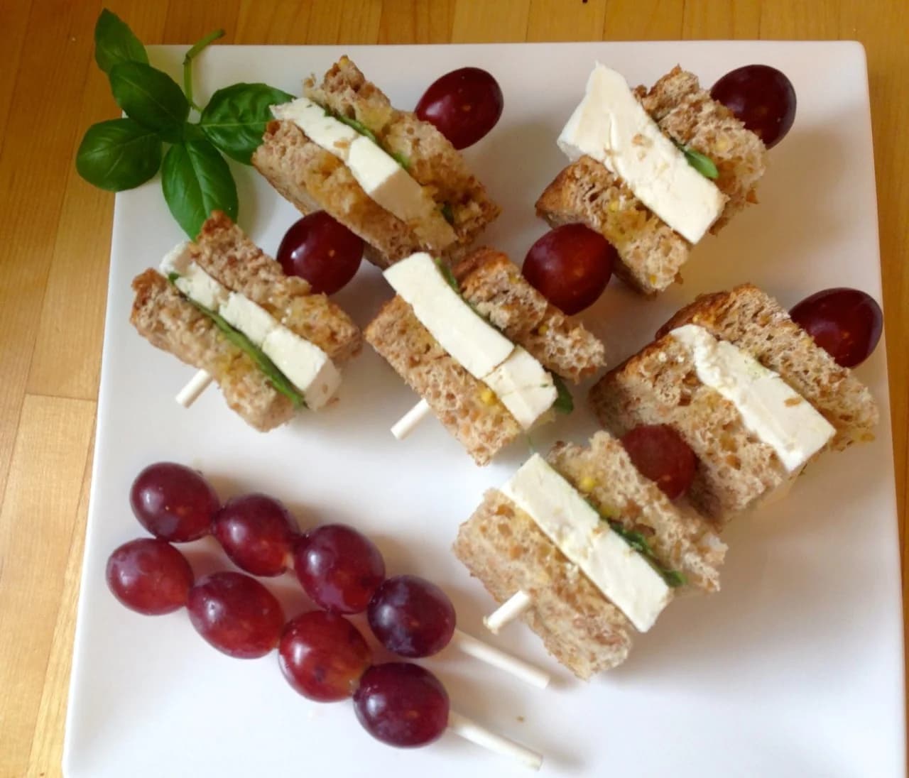 La La Lunchbox Mozzarella Sandwich Kebabs