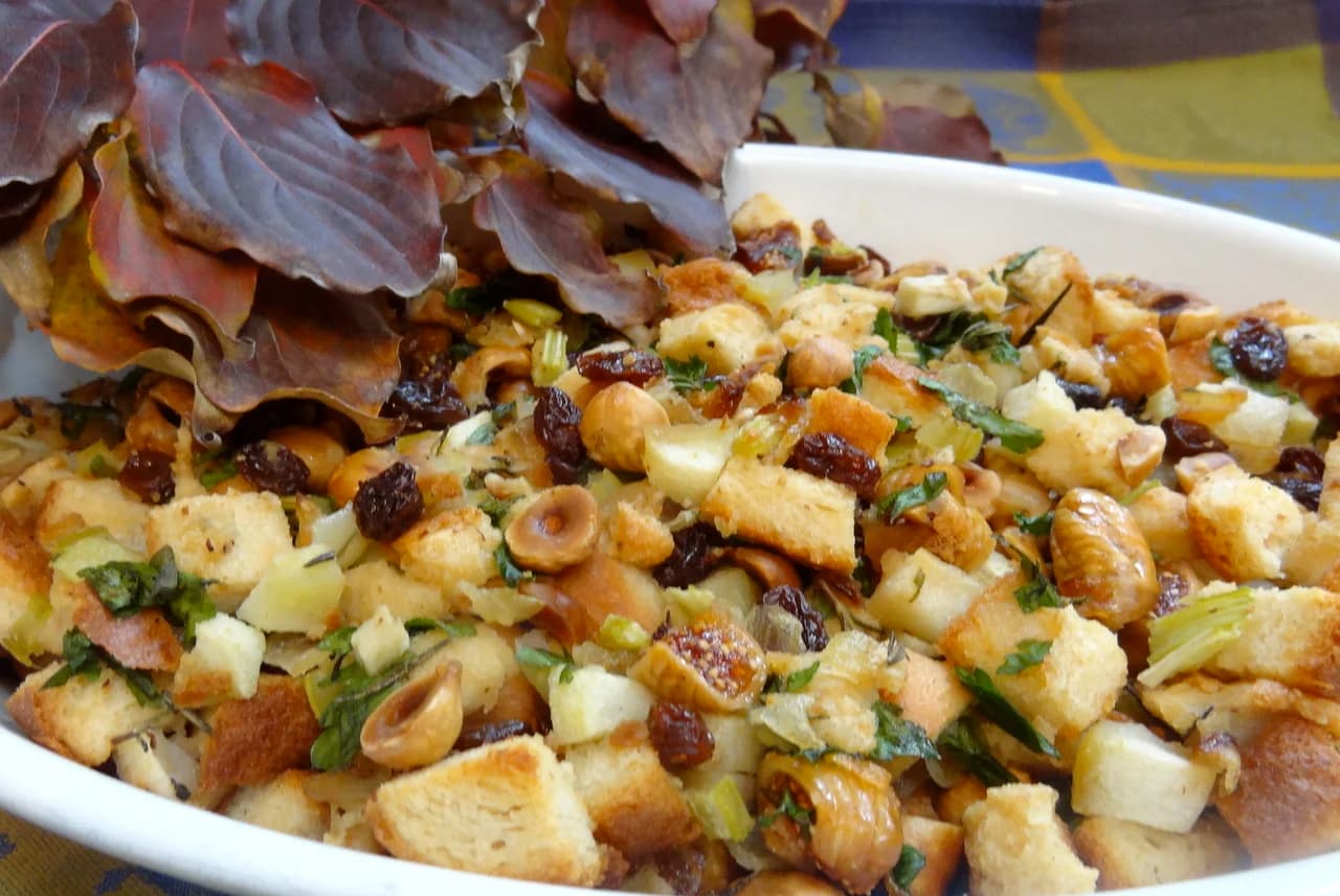 Bread Stuffing with Figs and Hazelnuts