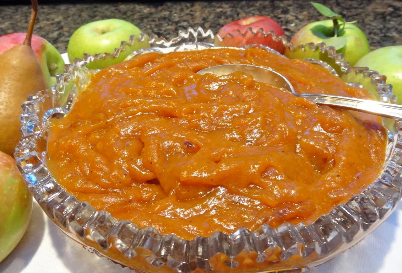 Apple-Apricot Sauce with Honey