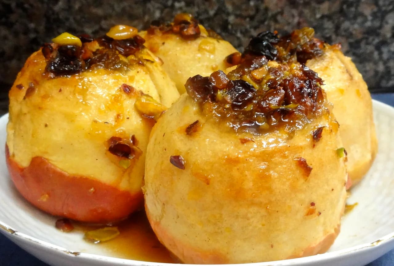 Baked Apples with Raisins, Honey, Orange and Pistachios