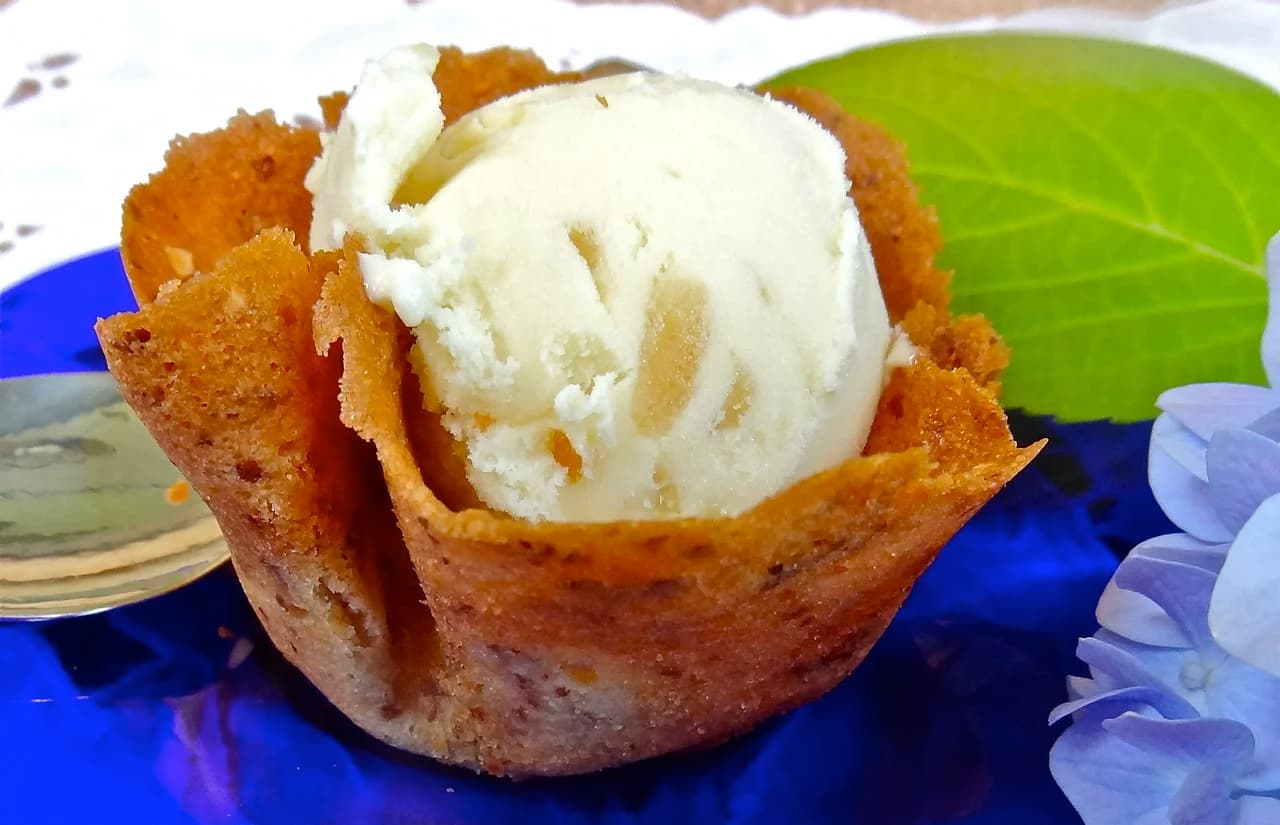 Almond Cookie Cups with Ginger Ice Cream
