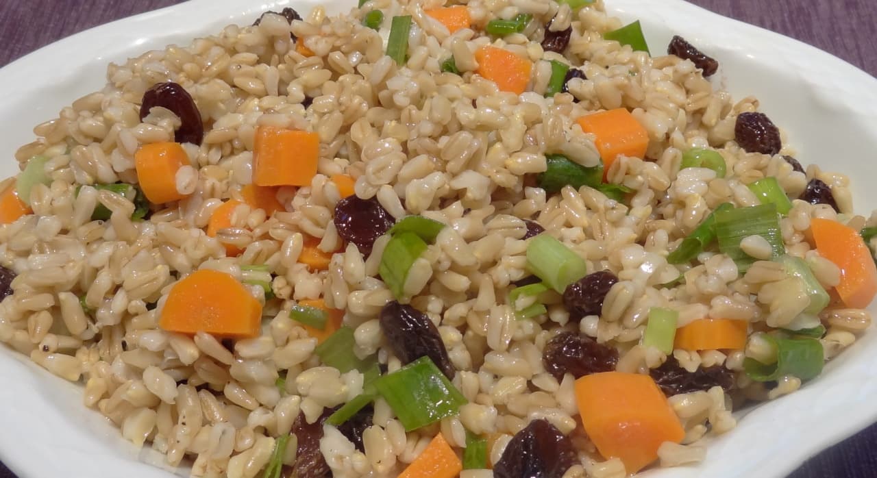Oat Groats Salad with Carrots and Raisins