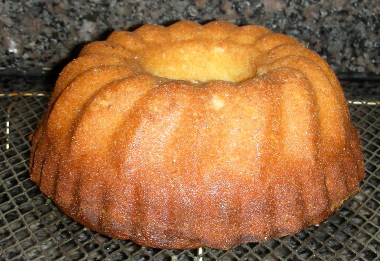 Old Fashioned Lemon Buttermilk Cake