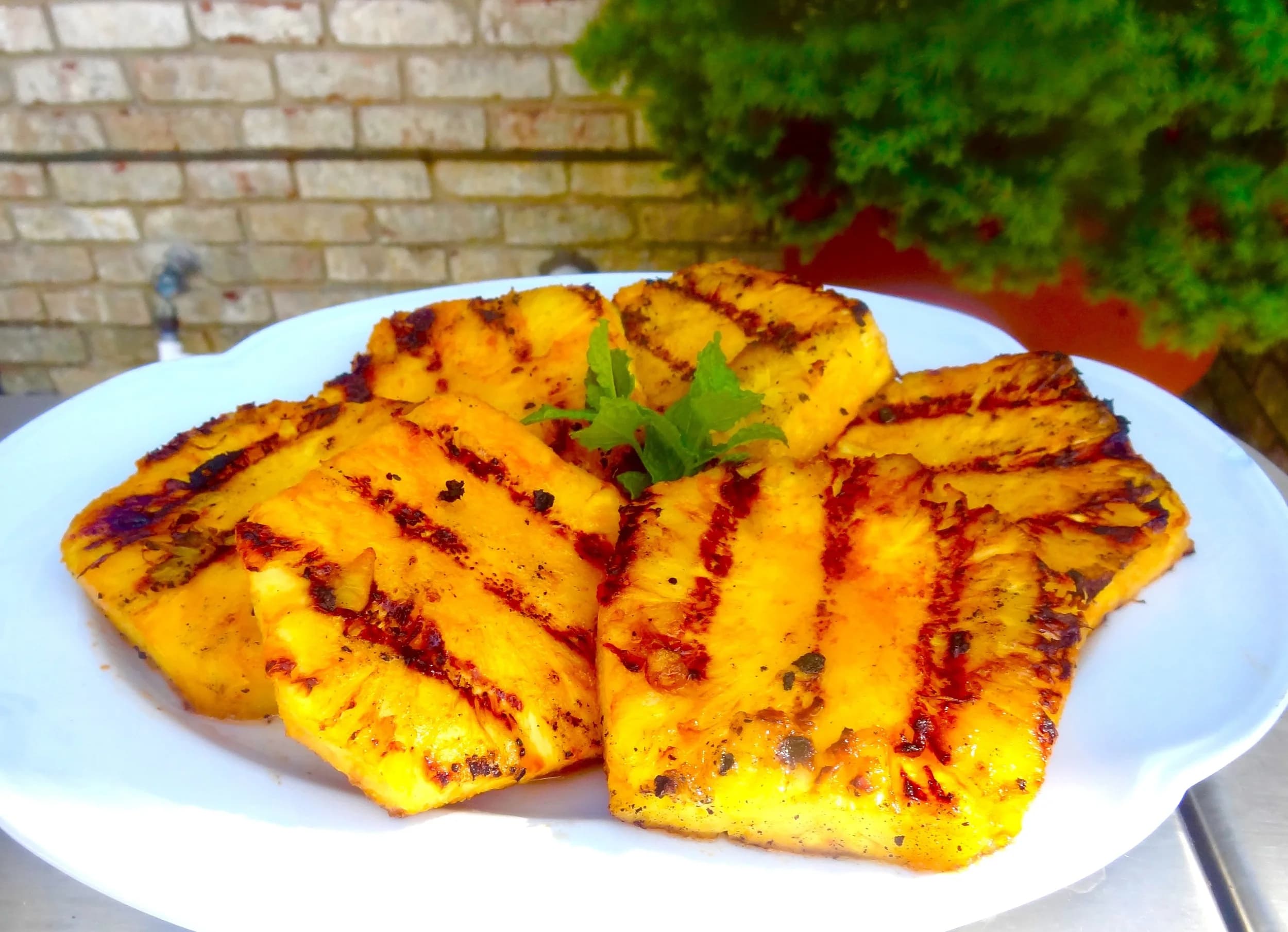Grilled Crispy Pineapple