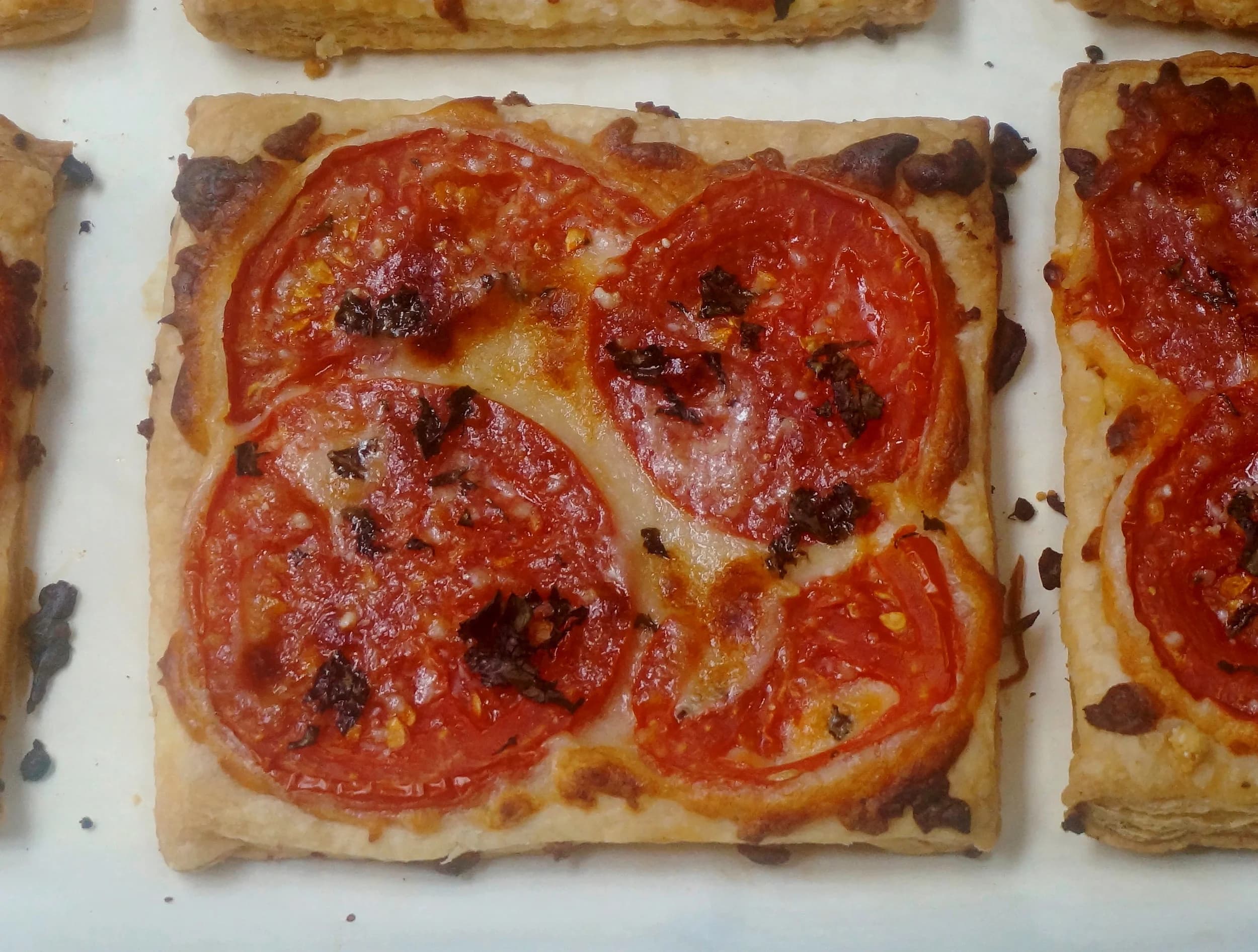 Fresh Tomato Puff Pastry Pizza