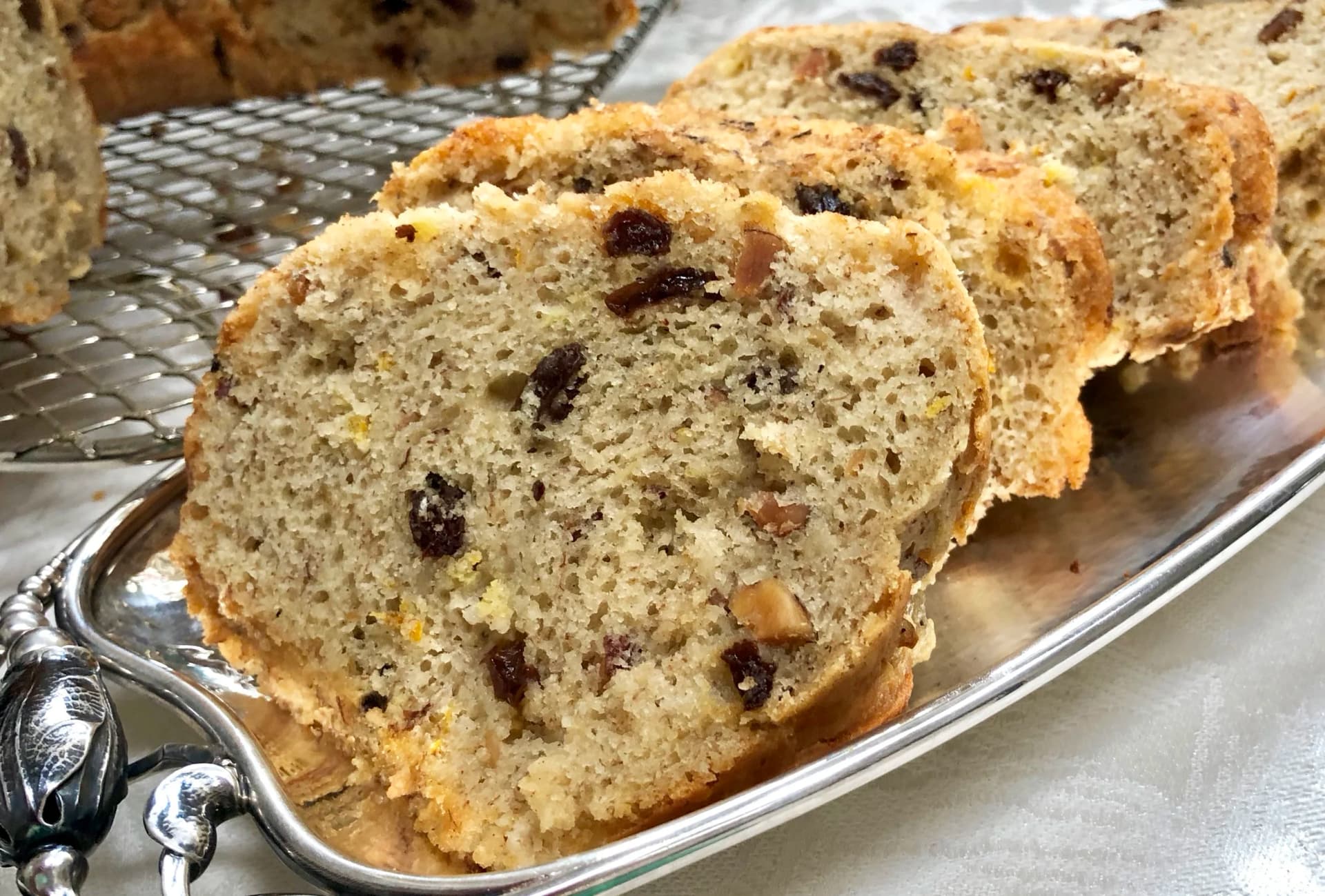 Banana Bread with Raisins and Almonds