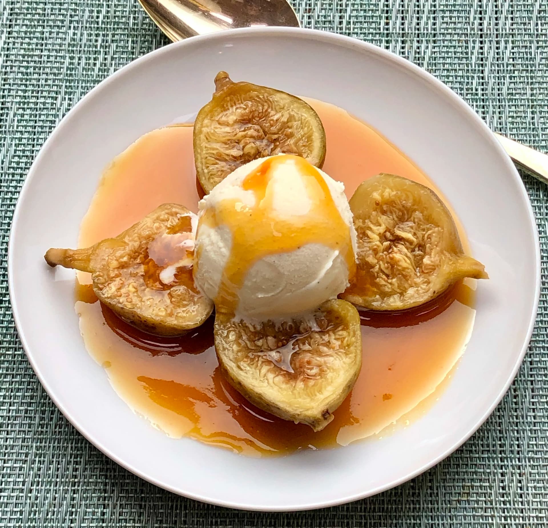 Poached Green Figs with Orange Juice and Honey