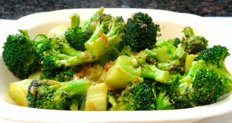 Stirfried Broccoli with Orange and Chili Peppers
